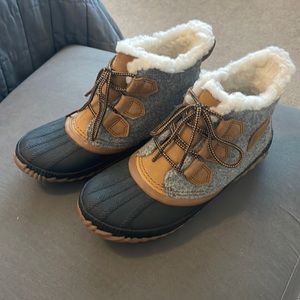 Sorel Women's Out N About Plus Felt/Shearling Boot Quarry